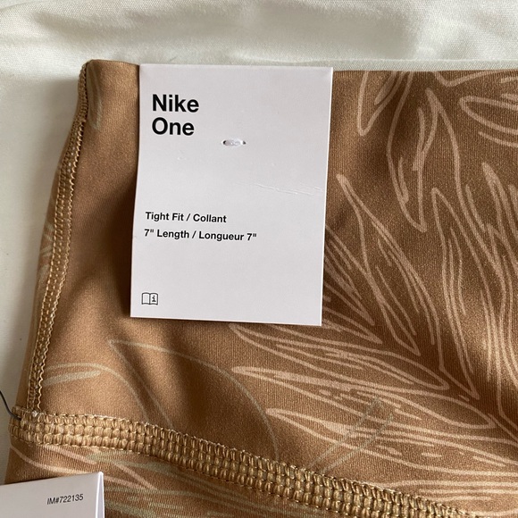 NWT Nike One Tight Fit 7” Length Small Athletic Shorts - Biker shorts - … - Picture 7 of 7